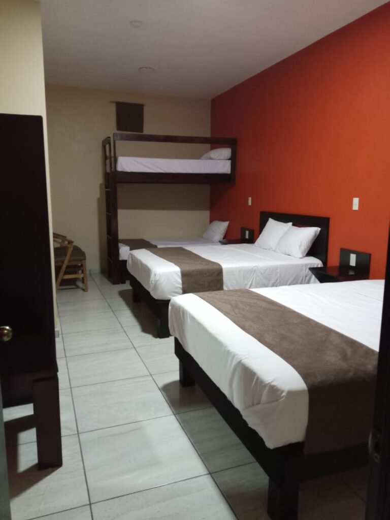 En el Hotel Mira Sol encontrarás el equilibrio perfecto entre confort, atención y excelente ubicación para disfrutar al máximo tu visita a Mazamitla.