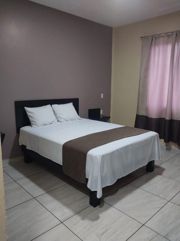 En el Hotel Mira Sol encontrarás el equilibrio perfecto entre confort, atención y excelente ubicación para disfrutar al máximo tu visita a Mazamitla.